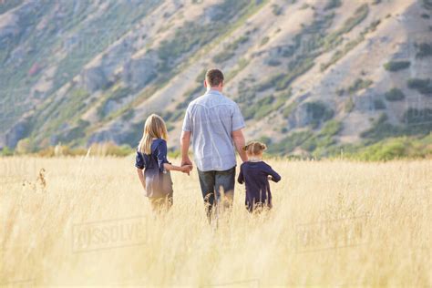 father with two daughters images